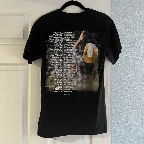 Garth Brooks Concert Tee - Picture 2 of 3